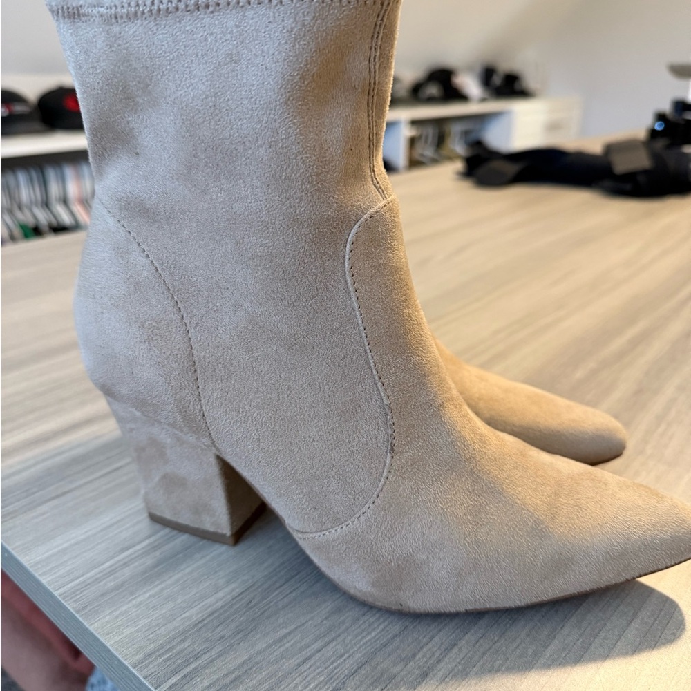 Jessica Simpson Beige Heeled Boots